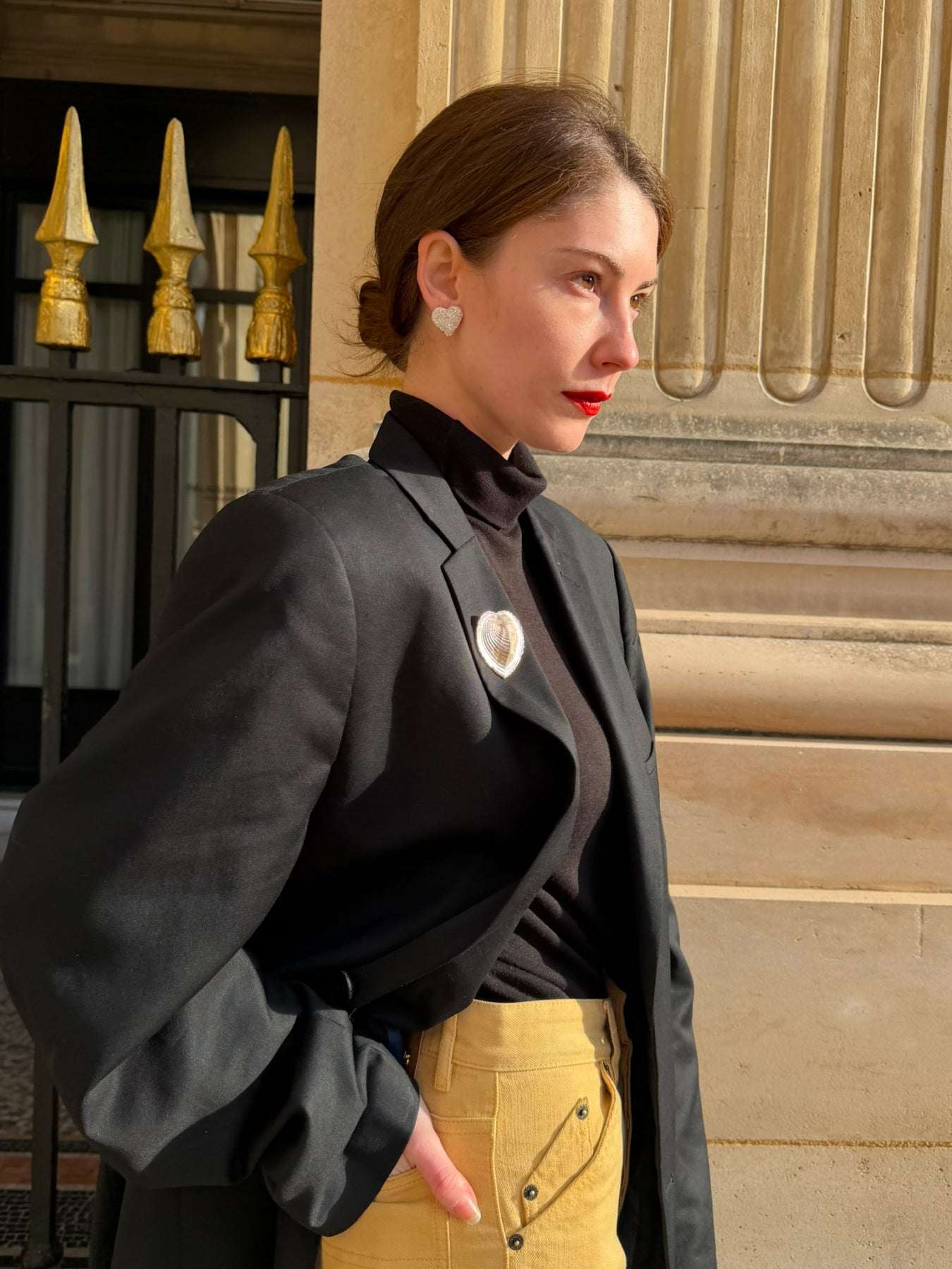 Statement Shell Heartbeat Brooch