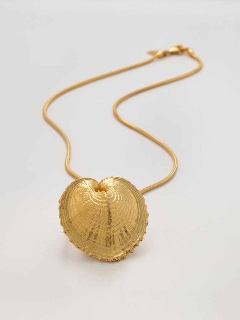 Statement Shell Heartbeat Necklace – Mirit Weinstock