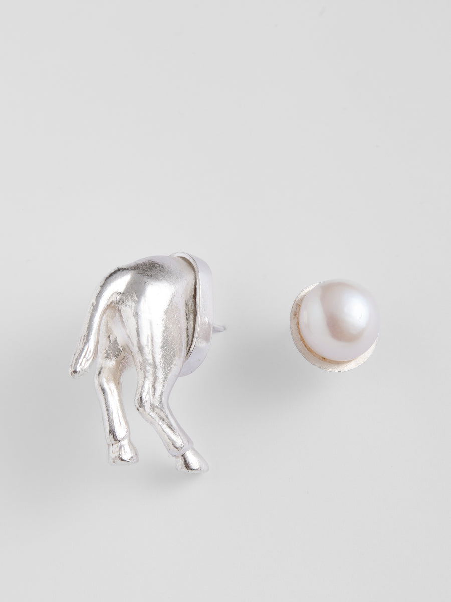 Horse Butt Stud & Pearl Earring Set