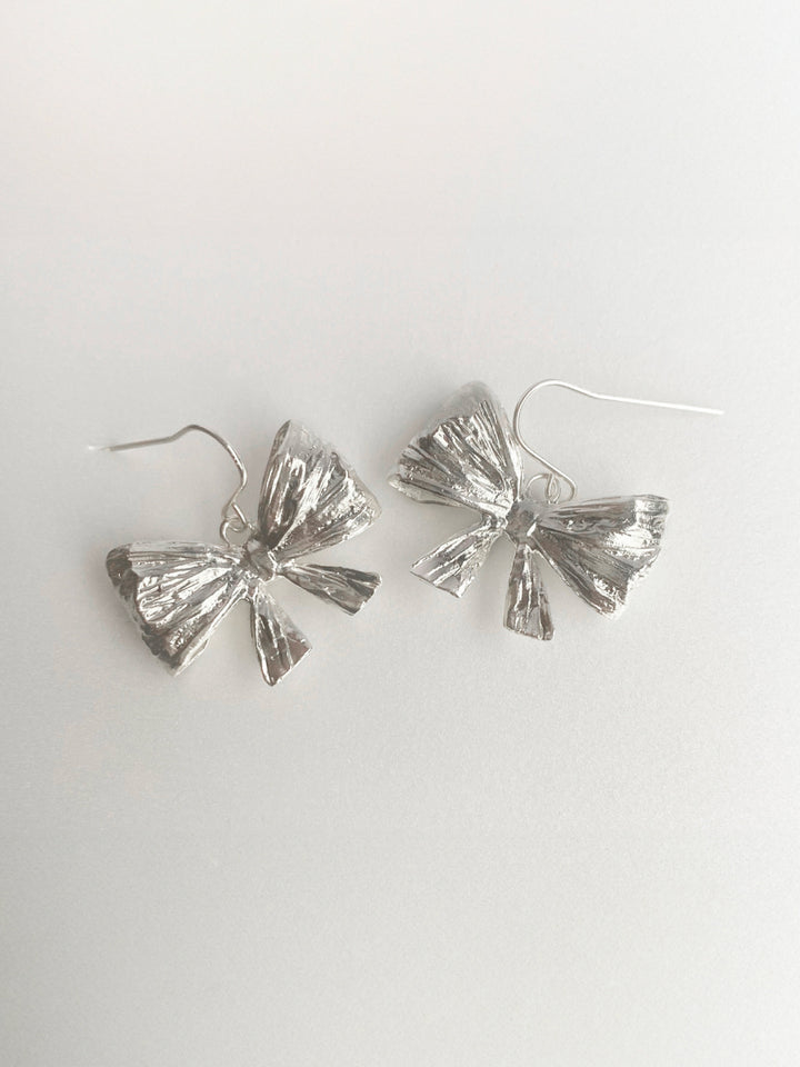 miritweinstockミリットウェインストック　サッドハウス Petite Folded Hearts Studs – Mirit Weinstock